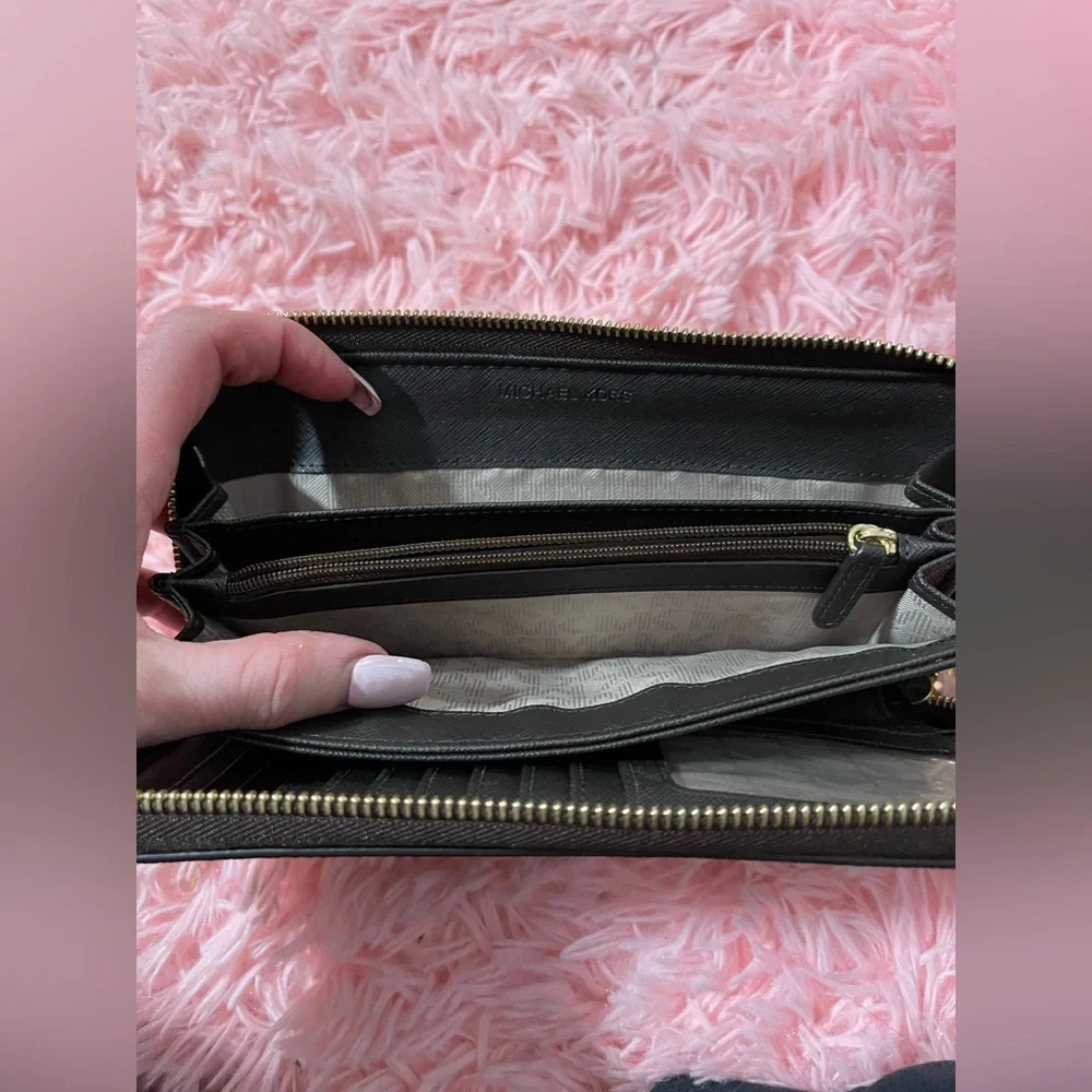 Michael Kors Jet Set Travel Continental  Wallet Brown And Gold - Picture 7 of 7